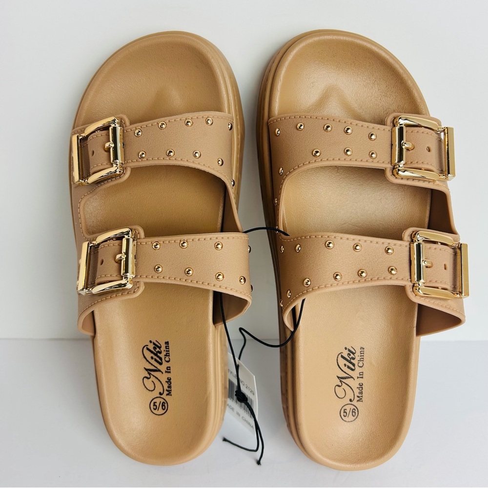 NWT Niki Slip On Sandals Women's 5/6 Tan Wide Strap Gold Buckle Studded Sandals